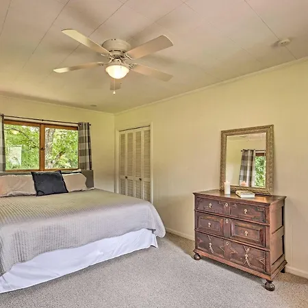 Charming Summerville Home With Yard And Sunroom!